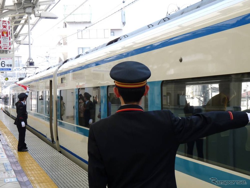 東武は6～8月の毎週金曜日、浅草20時30分発の新栃木行き臨時特急「きりふり269号」を運行。同列車の運転日は、18時～22時台の日光線特急が30分間隔となる。車両は350系を使用する（写真は東武特急のイメージ画像で、記事中の列車に使用される車両とは関係ありません）