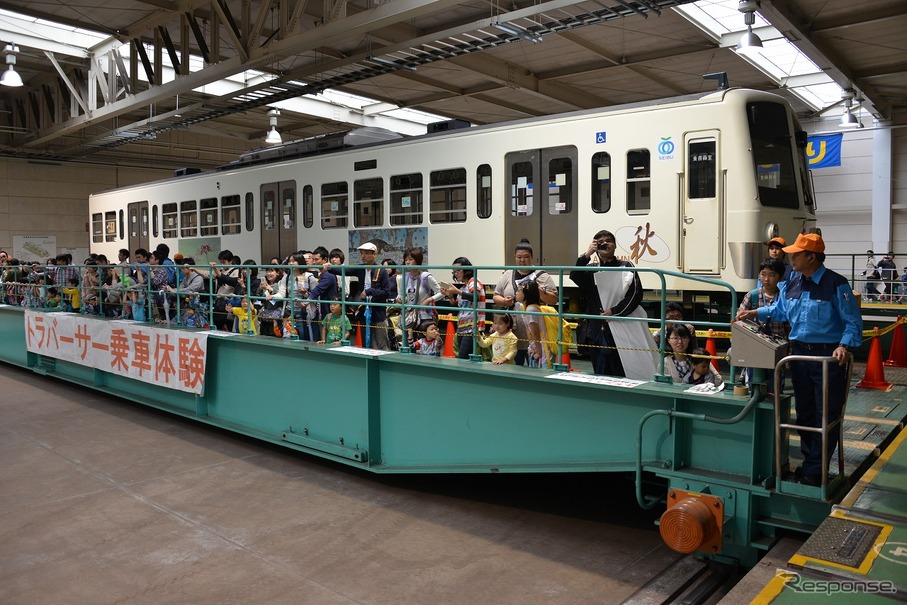 6月8日に開催された車両工場公開イベント「西武・電車フェスタ2014 in 武蔵丘車両検修場」の様子。普段は目にすることができない検修作業の実演などが行われた。