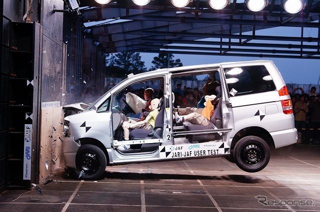日本自動車研究所の衝突試験（参考画像）