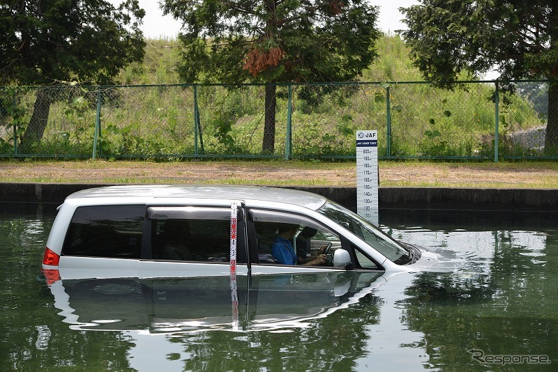 JAF・水没車両の脱出テスト