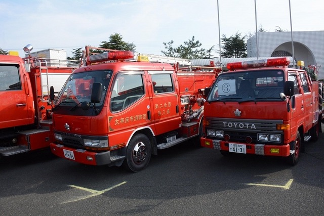 福岡県議会、バンコクに中古消防車９台寄贈