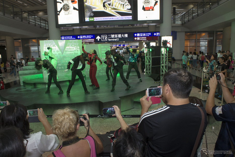 香港国際空港ターミナル内でのパフォーマンス1