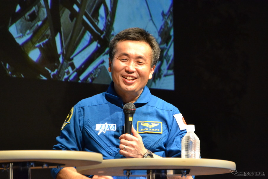 終始笑顔で答える若田宇宙飛行士