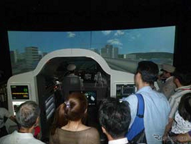 リニア・鉄道館の新幹線シミュレーター「N700」では、現役の新幹線運転士による業務の紹介が行われる。