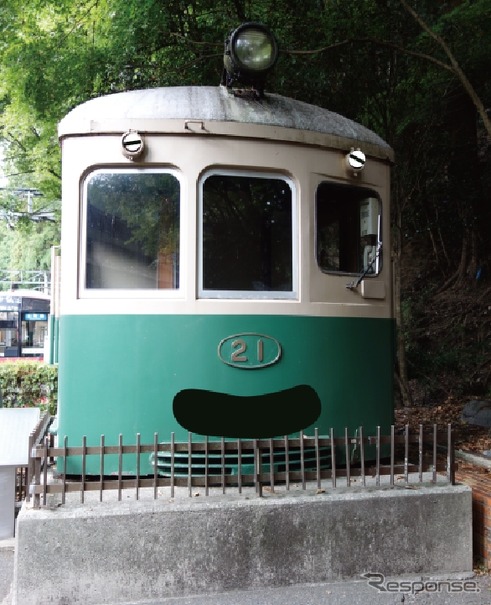 鞍馬駅で展示されているデナ21形21号の「偽叡山電車」装飾イメージ。アニメ「有頂天家族」とのコラボ企画として実施する。