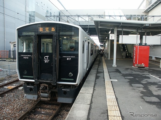 JR九州は九州南部の路線を中心に10月13日初発から運転を見合わせる予定。写真は鹿児島本線（川内以南）の普通列車。