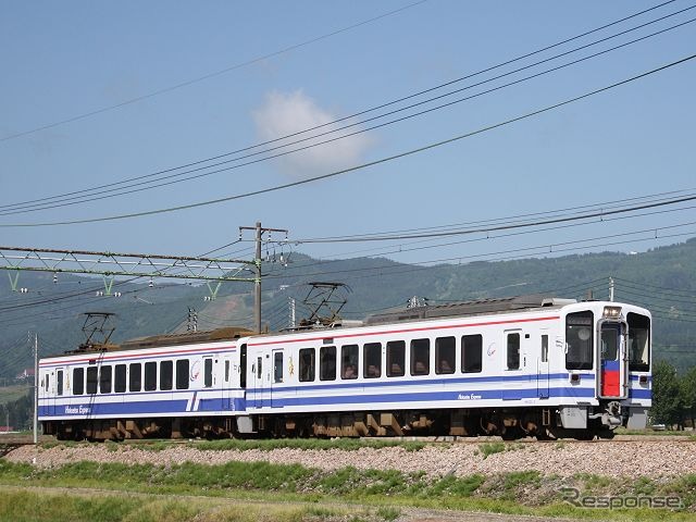 北越急行は在来線特急『はくたか』に代わる速達列車として2015年3月から「超快速」を運行する予定。11月15日から愛称を募集する。写真は「超快速」で使用される予定のHK100形。