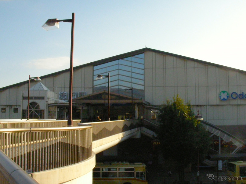 小田急電鉄の渋沢駅。12月23日から、列車接近メロディにZARDの「負けないで」「揺れる想い」が使用される