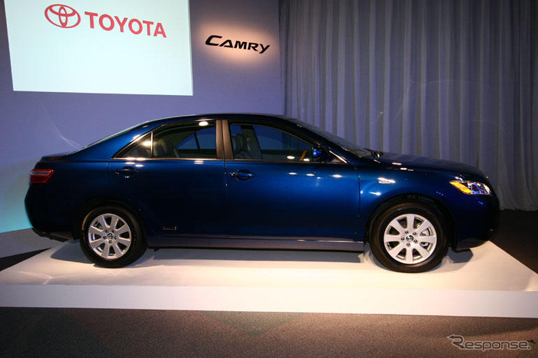 【トヨタ カムリ 新型発表】ミニバン卒業したらセダンでしょ