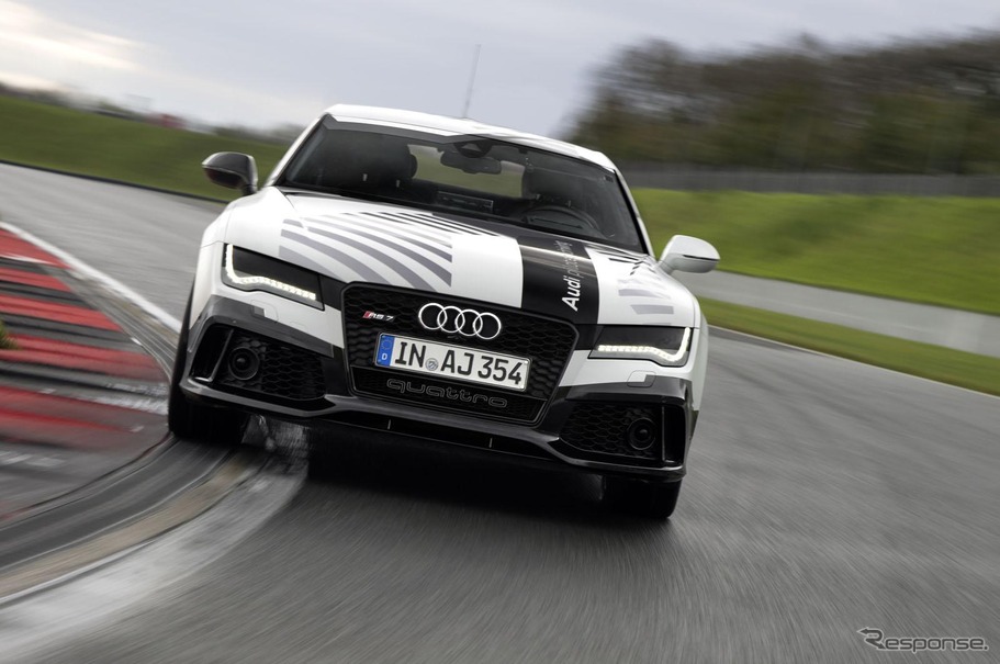 アウディ RS7 のロボットカー