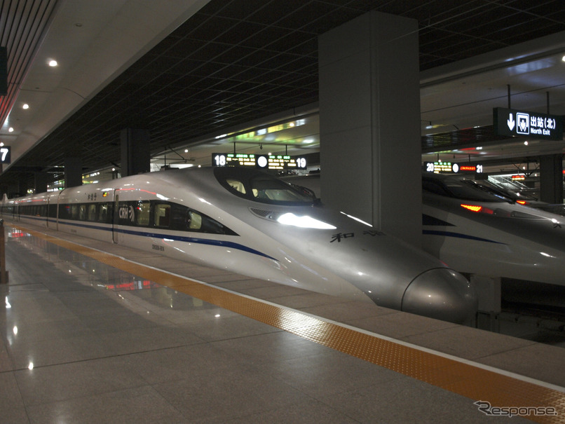 中国の二大鉄道車両メーカー、中国南車と中国北車が合併を発表。写真は南車グループが製造した高速鉄道車両のCRH380A形