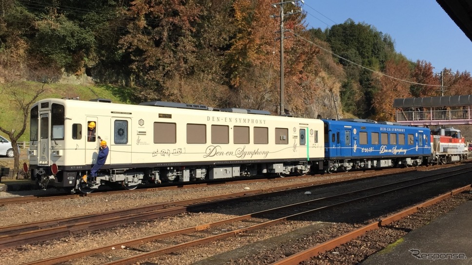 2014年12月に増備されたKT-504・505。3月から運用を開始したKT-501～503を含む5両連結の臨時運行を1月15日に実施する。