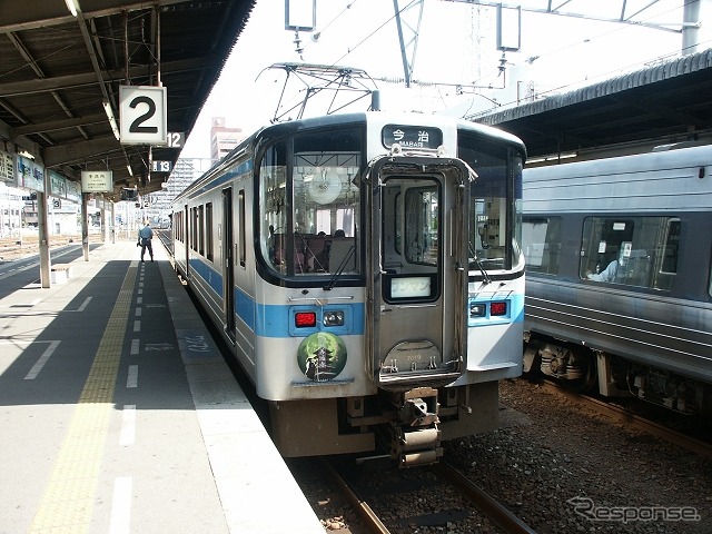 JR四国は学生限定の全線フリー切符を3月から4月にかけて設定する。写真は予讃線の普通列車。