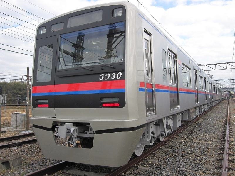 2月9日から営業運転を開始した3000形3030号編成。UVカットガラスを採用した。