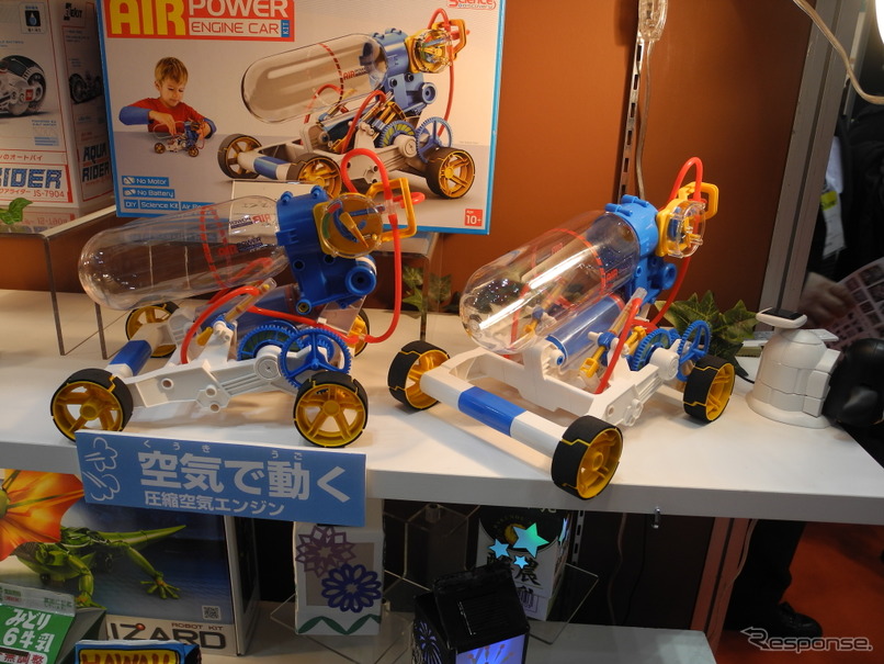 イーケイジャパンが販売する空気で動くおもちゃ「エアエンジンカー」