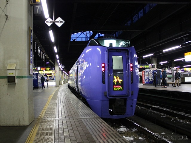 JR北海道は1月の『スーパーとかち』に続き、車内販売の縮小を進める。写真は上下計4本の列車で車内販売が廃止される『スーパーおおぞら』。