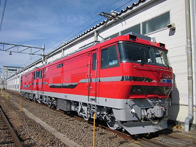 東芝がこのほど名鉄に納入したEL120形電気機関車。東芝が民鉄向け機関車を納入するのは約70年ぶりになる。