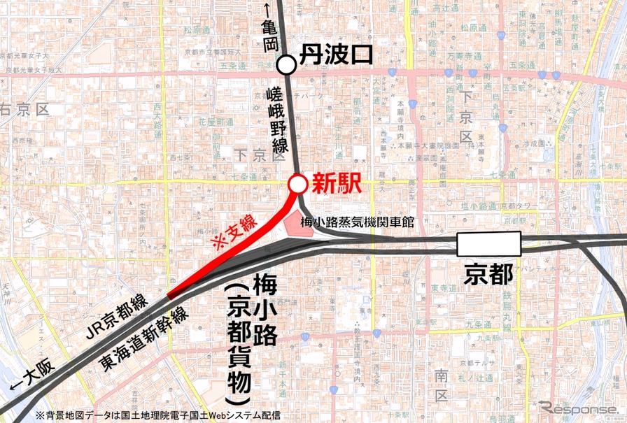 廃止が決まった梅小路～丹波口間の支線と2019年春開業予定の新駅の位置。新駅は支線と嵯峨野線のほぼ合流地点に建設される。