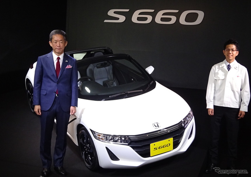 ホンダ 峯川尚専務執行役員（左）とS660開発責任者の椋本陵氏（右）