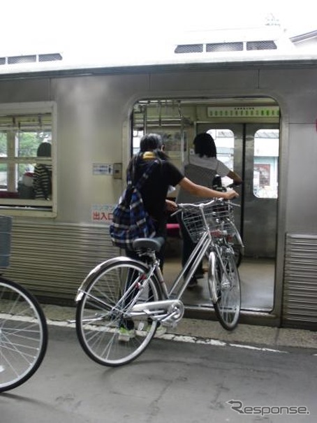 弘南鉄道のブログで公開された、自転車持込みの様子。今年は5月11日から11月30日まで大鰐線で「サイクルトレイン」が実施される。