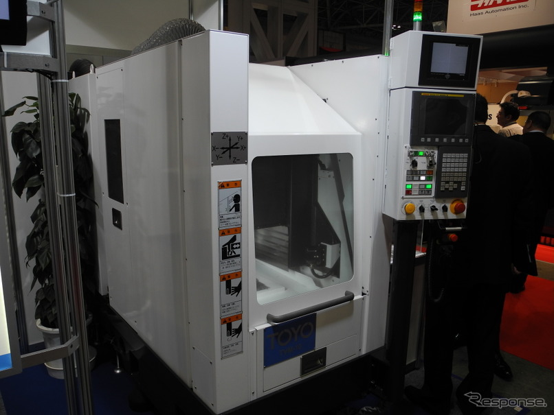 トーヨーエイテックが開発した工作機械「TVM-10-CH」