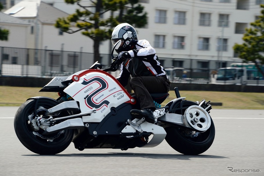 電動バイク Zecoo 動画試乗 未来的な加速とユニークな操作は 新しい乗り物 佐川健太郎 レスポンス Response Jp