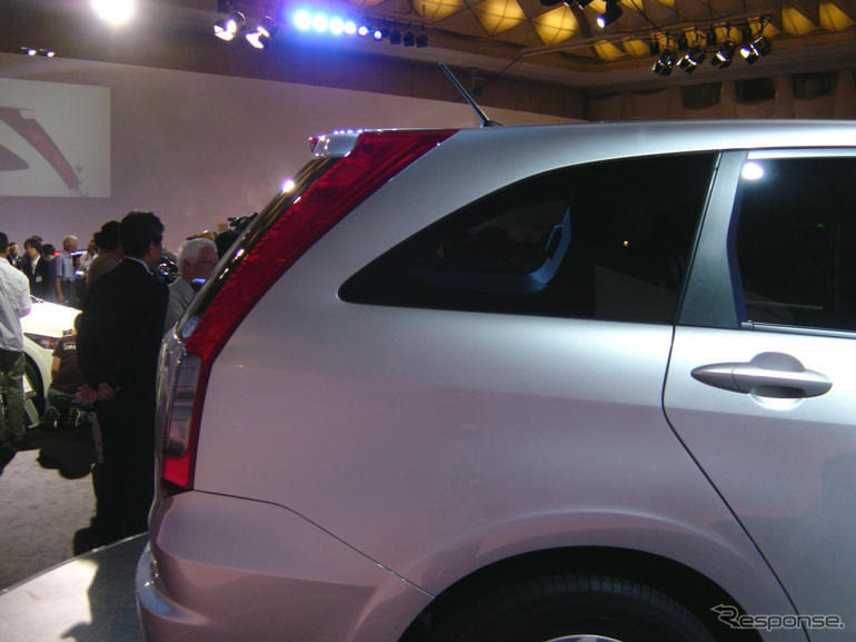 【ホンダ ストリーム 新型発表】リアのハネアゲは「ラゲッジだよ」