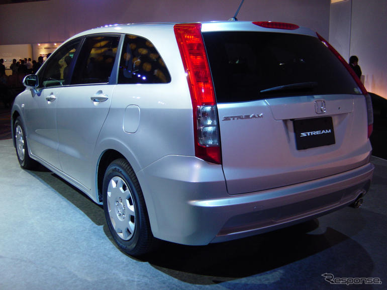 【ホンダ ストリーム 新型発表】リアは「プリケツ」