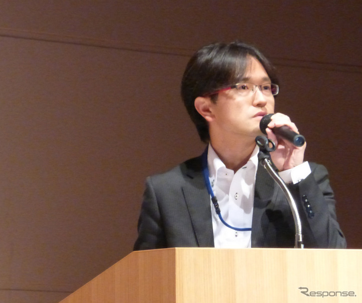 国土交通省自動車局環境政策課課長補佐（総括）永井啓文氏が登壇し「自動車を巡る環境行政について―豊かな未来社会に向けて―」というタイトルのもとに講演を行った。