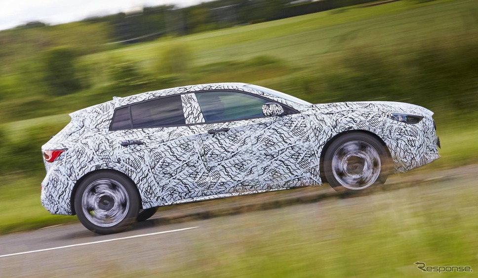 インフィニティ Q30 の開発車両