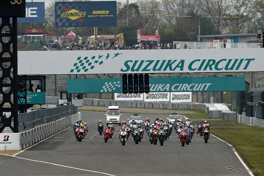 2015年鈴鹿2&4レースJSB1000クラススタートシーン