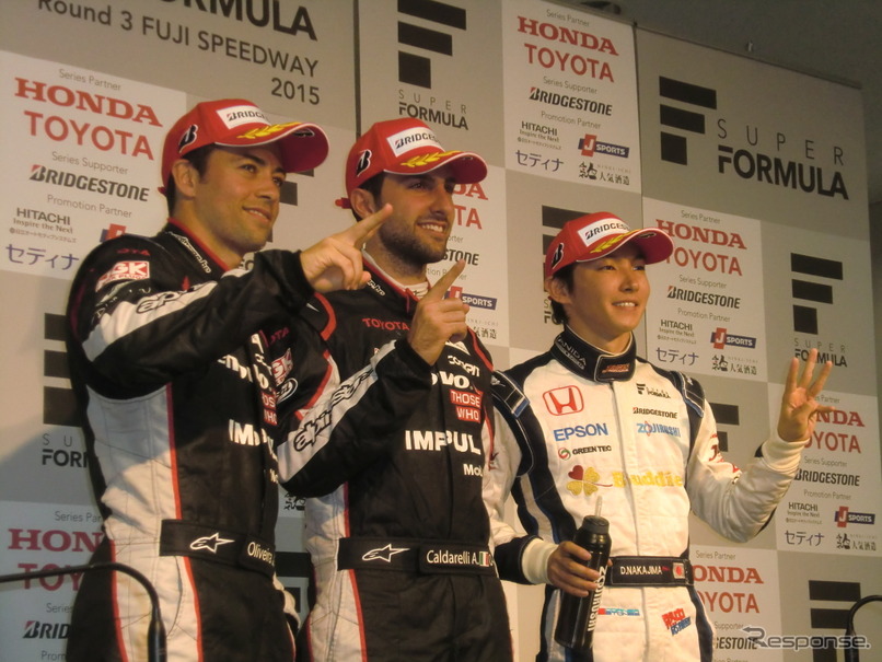 左から2位のオリベイラ、ポールのカルダレッリ、3位の中嶋大祐。