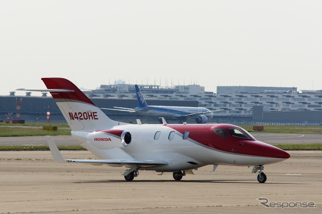 羽田空港に到着したホンダジェット。