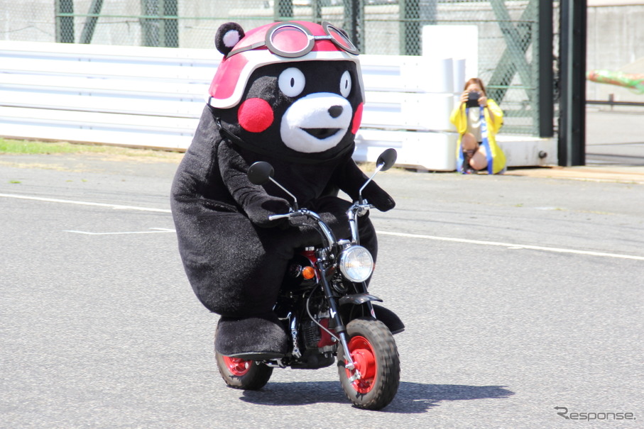 鈴鹿8耐の応援に登場したくまモン