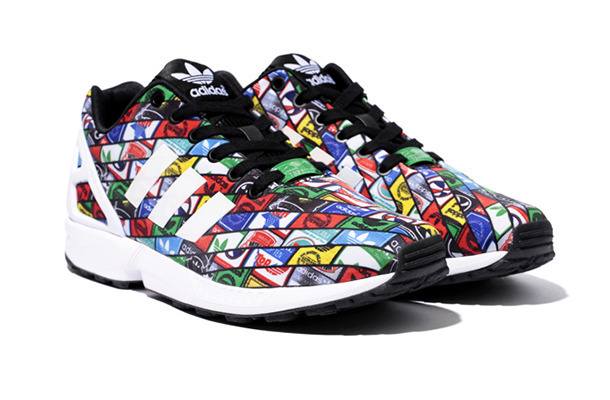 アディダスオリジナルスがシュータンロゴのアーカイブデザインをアッパーにコラージュした「ZX FLUX」の新作モデル（1万2,000円）を発売