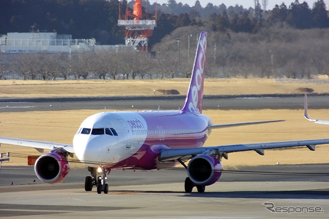 成田空港を離陸するピーチのA320（参考画像）