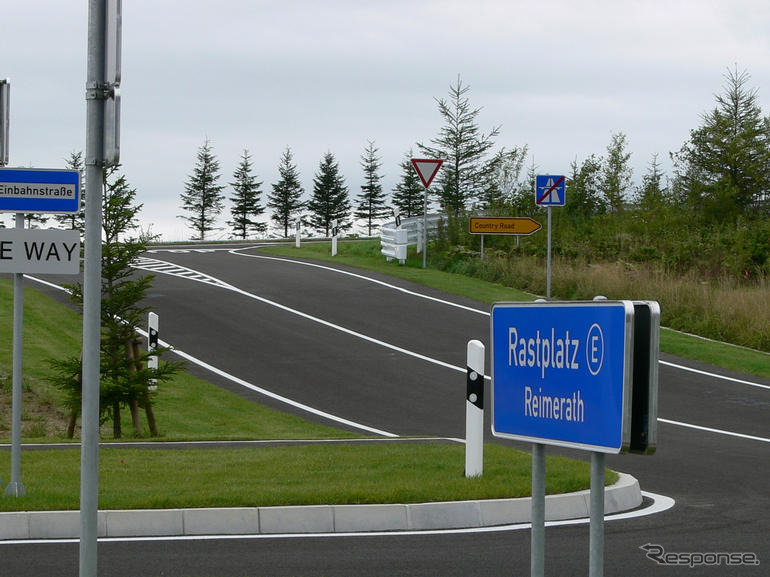 ドイツ地方都市の道路状況を再現　日産高速テストコース