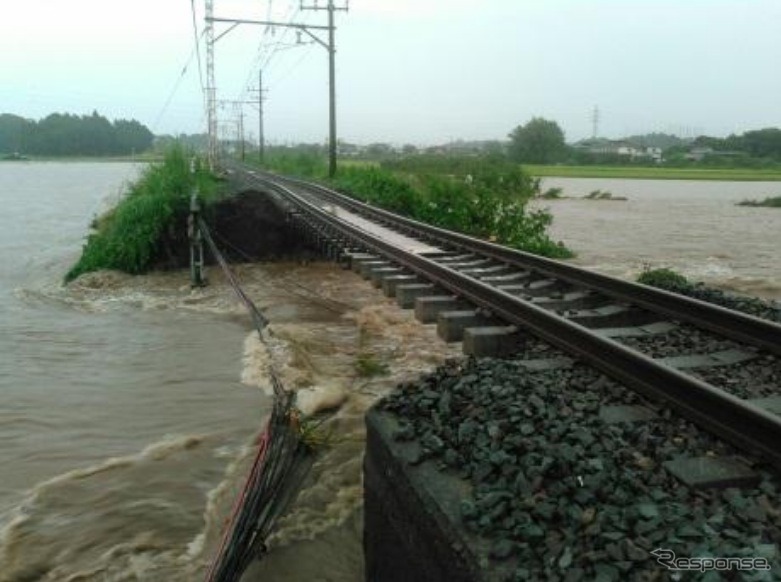 関東・東北豪雨の影響で東武鉄道は宇都宮線で橋りょうが流失。10月7日には再開する予定だ。