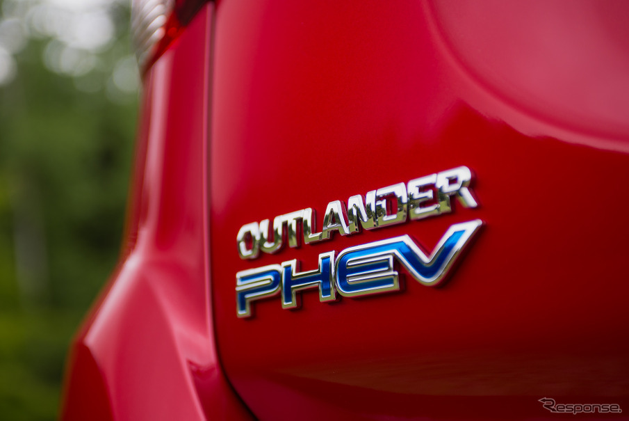 三菱はアウトランダーPHEVに次ぐPHEVを小型SUVで投入するという（アウトランダーPHEV）