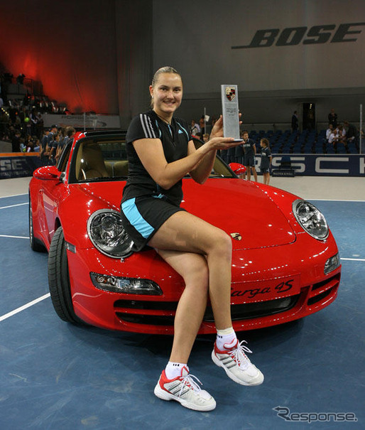 ポルシェテニスグランプリで、ペトロワが優勝