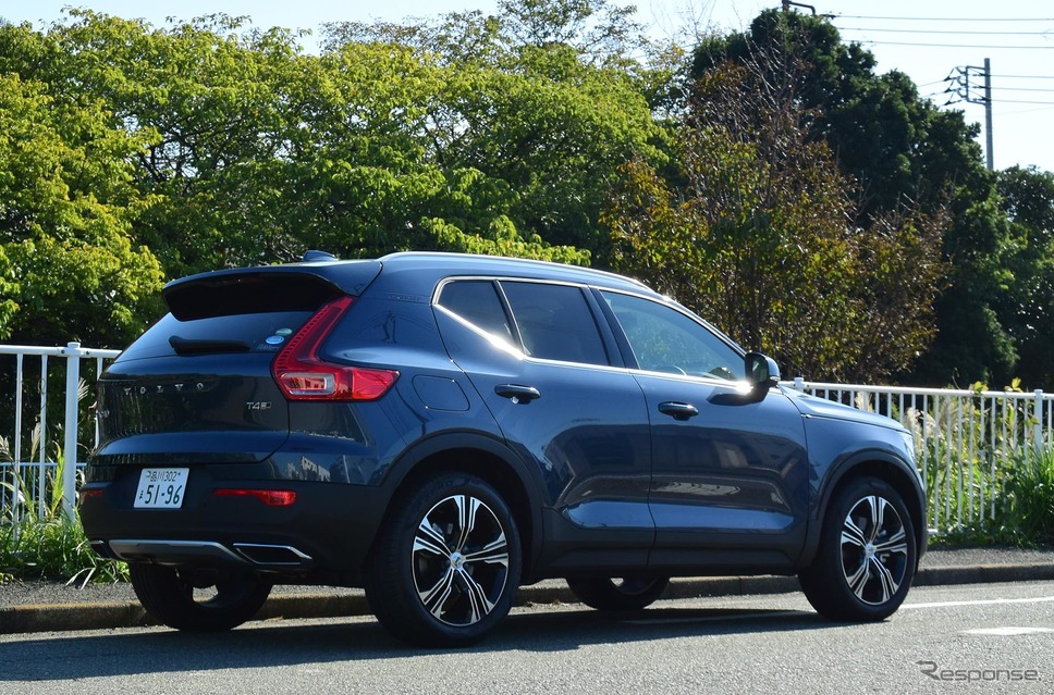 ボルボ XC40 T4 AWD INSCRIPTION