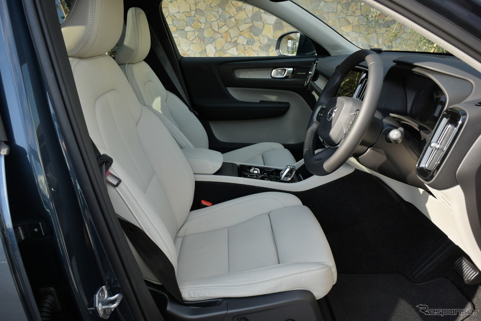 XC40 T4 AWD INSCRIPTION。レザーインテリアは高級感があった。