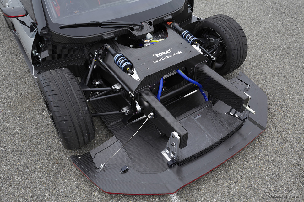 日産の走る実験室 リーフnismo Rc 02 に試乗 おそろしく速く そして曲がる レスポンス Response Jp 日産の走る実験室 リーフnismo Rc 02 に試乗 おそろしく速く そして曲がる レスポンス Response Jp