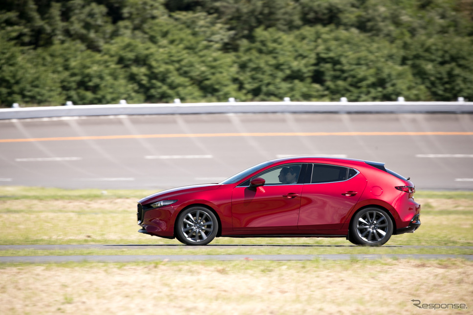 マツダ3 新型(SKYACTIV-D 1.8)