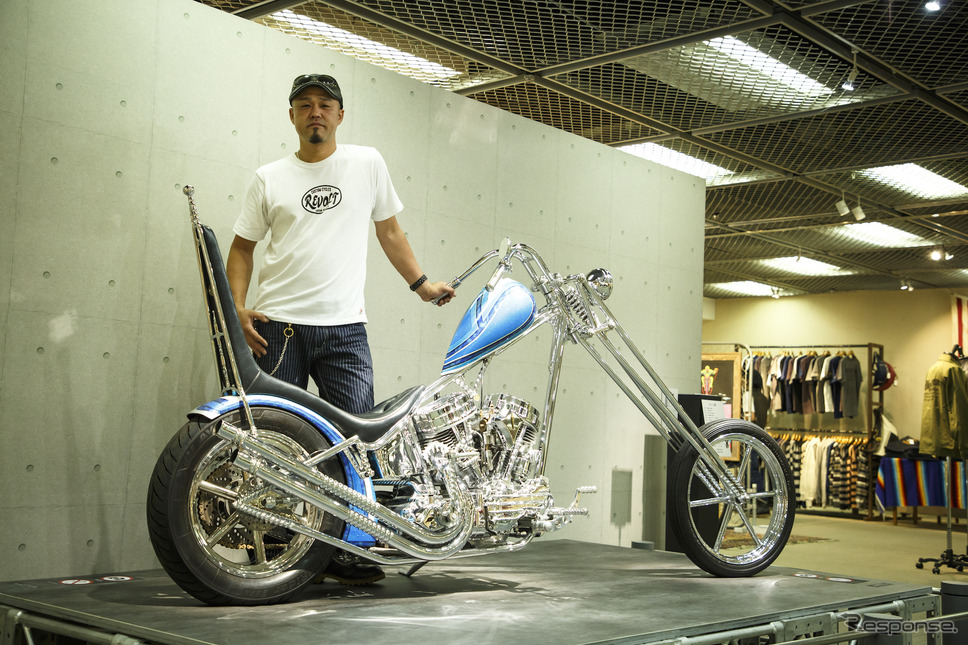 リボルトカスタムサイクルズの井上正雄氏。美しいロングフォークチョッパーを哲学に、世界のカスタムシーンへ果敢に挑戦している