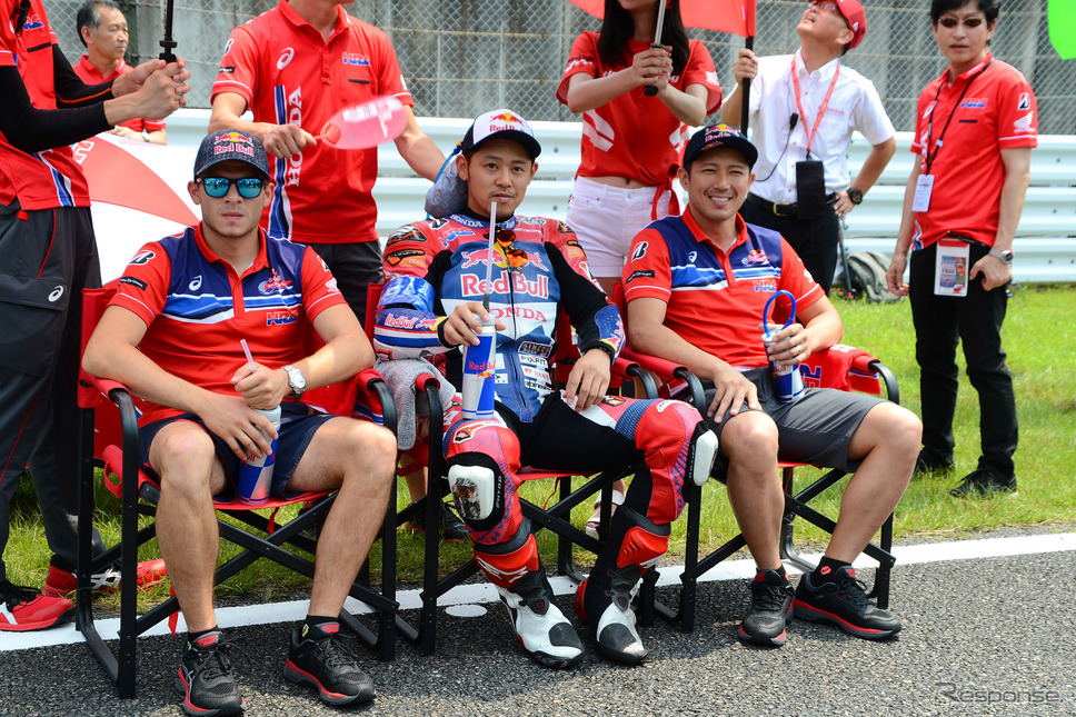 決勝を前にするRed Bull Hondaのライダー3人