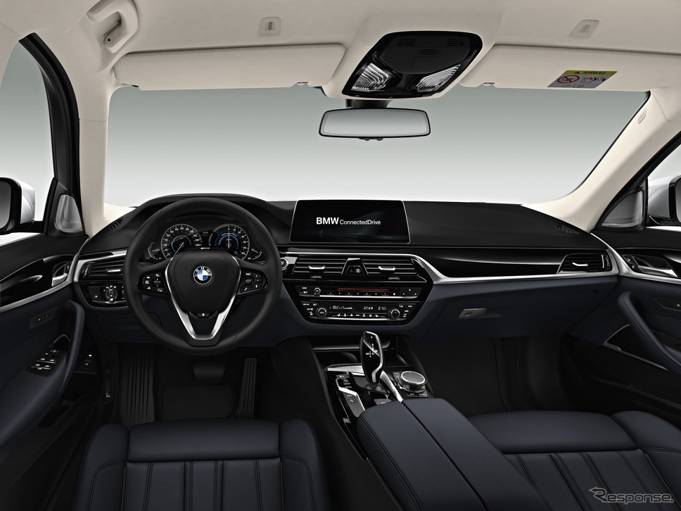 BMW 5シリーズセダンのPHV、530eセダン