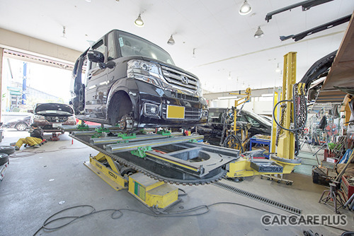 ジグ式フレーム修正機:ミリ単位でフレームを復元する事が可能
