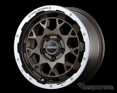 TEAM DAYTONA M9 17x7J 5H-114.3 INSET 32 カラー:マットブロンズ/リムダイヤモンドカット 価格:44,000円/ホイール1本 装着タイヤ:245/65R17