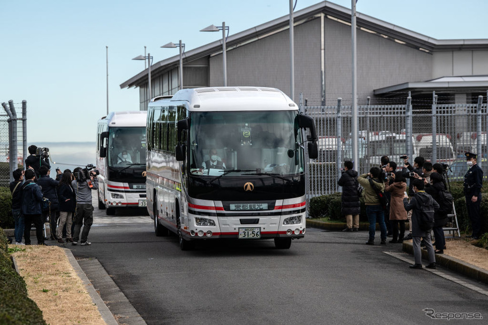 武漢から帰国した日本人を乗せたバス(1月29日、羽田空港)